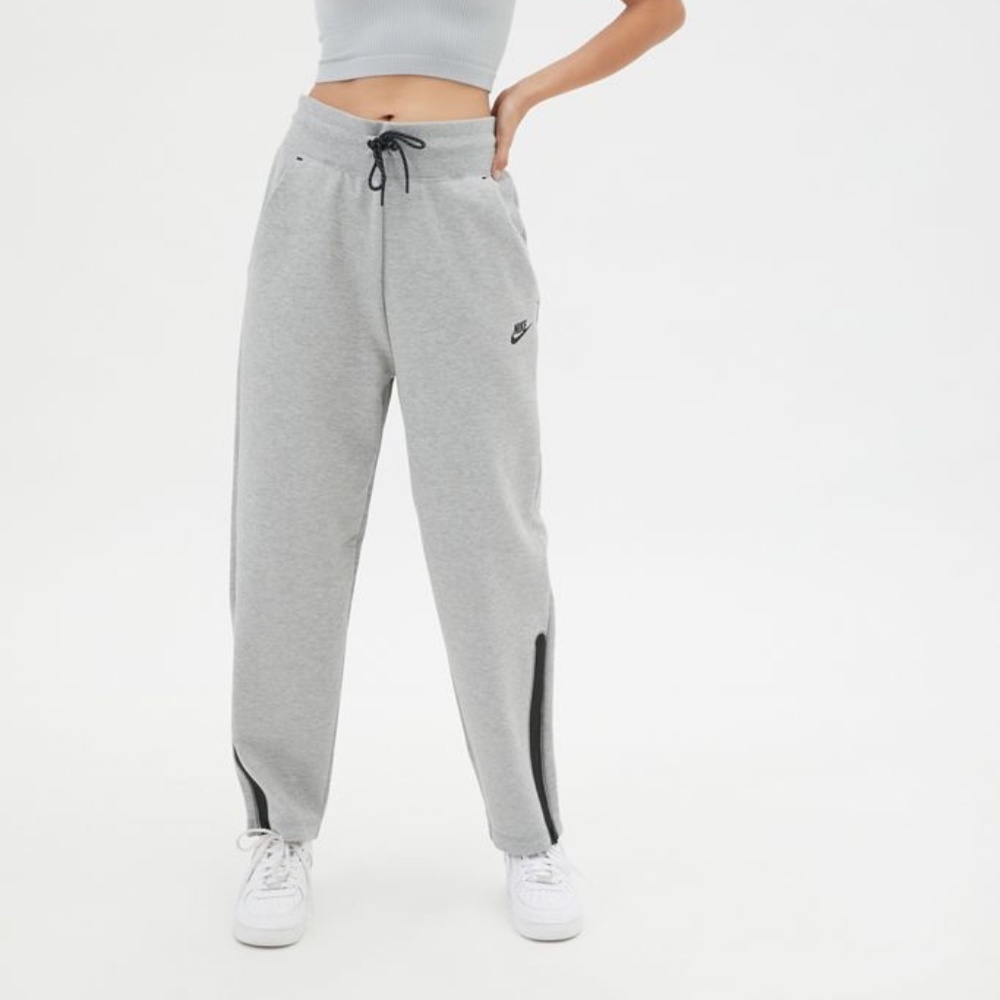 NWOT Nike Tech Fleece Sweatpants Gray